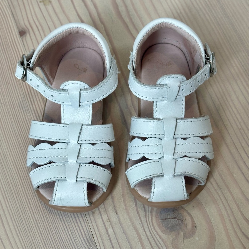 Jacadi White Scalloped Sandals Size 21